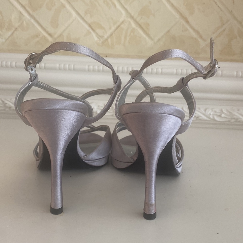 Ladies satin and rhinestone dress shoes size 8.5. Brand: Nina - Picture 4 of 6